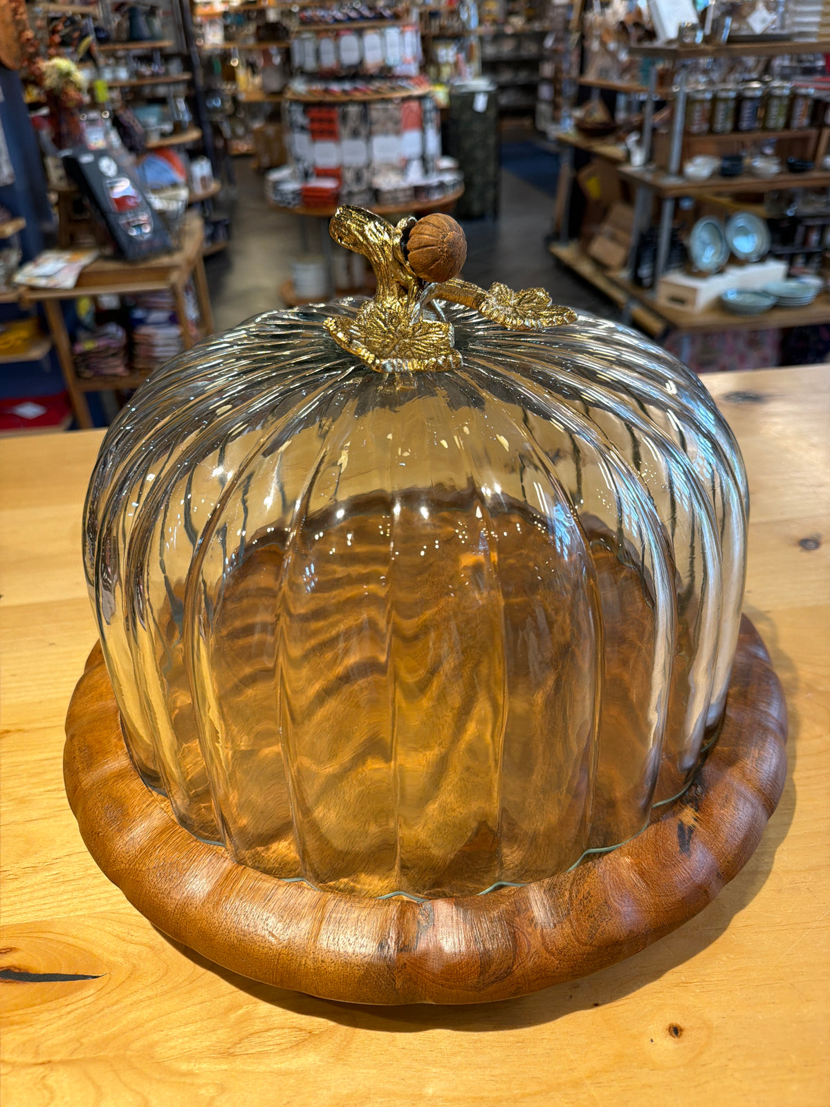 Cake stand acacia wood with fluted dome, acorn top